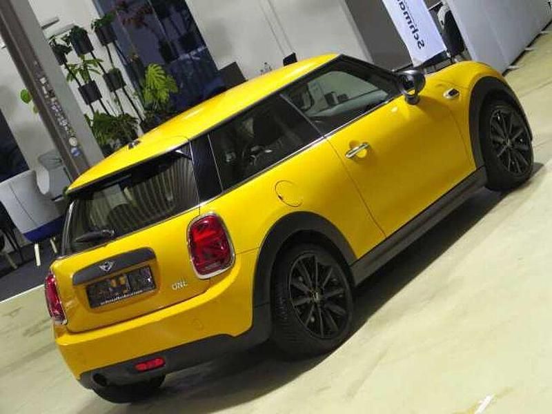 Gebraucht Mini ONE 102 PS (75 kW) 2017 Volcanic orange Kleinwagen