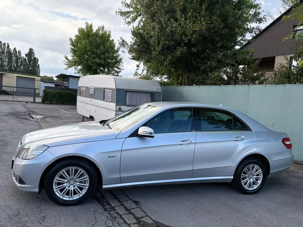 Gebraucht Mercedes E200 136 PS (100 kW) 2010 Silber Limousine