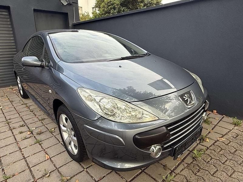 Grau Gebraucht 2006 Peugeot 307 CC Cabrio | 2.499 € (Fairer Preis) - Bild 1/4