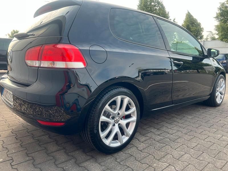 Gebraucht VW Golf VI Match 105 PS (77 kW) 2012 Schwarz Kleinwagen