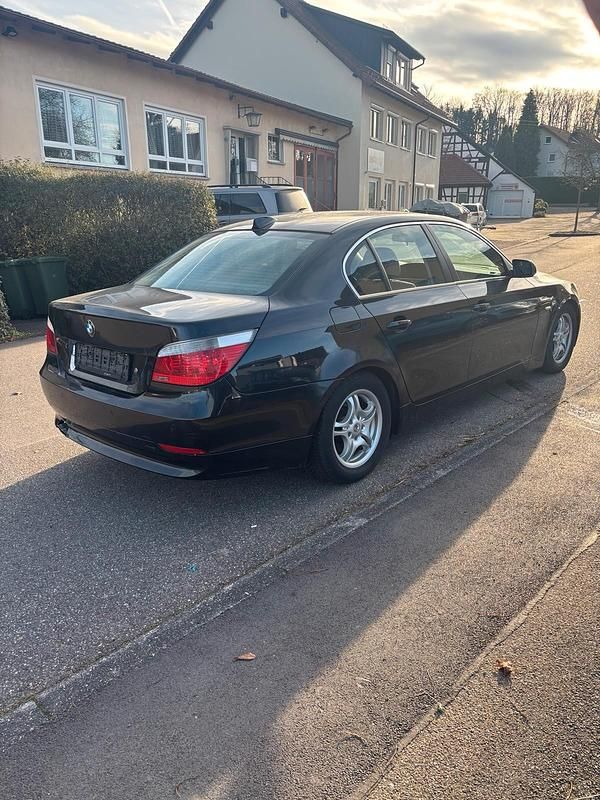 Schwarz Gebraucht 2005 BMW 523 Limousine | 3.590 € (Guter Preis) - Bild 1/4