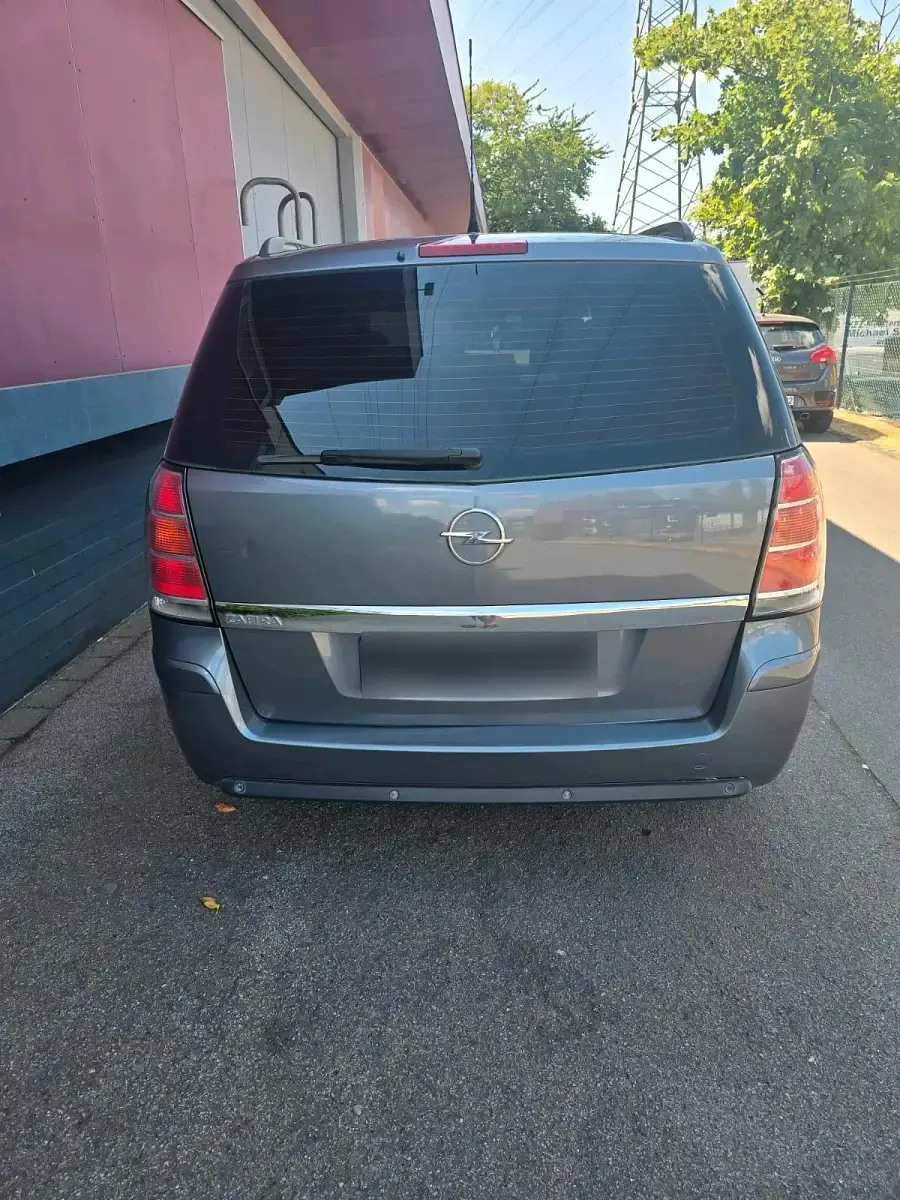 Gebraucht Opel Zafira 115 PS (84 kW) 2006 Silber Van / Kleinbus