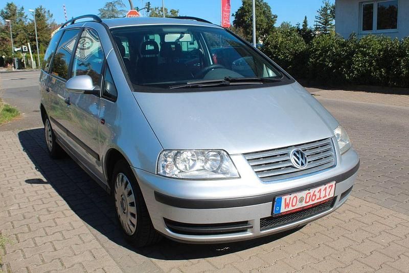 Silber Gebraucht 2006 VW Sharan Trendline Van / Kleinbus | 2.850 € (Fairer Preis) - Bild 1/4