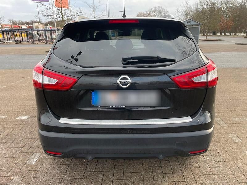 Gebraucht Nissan Qashqai 131 PS (96 kW) 2016 Schwarz SUV