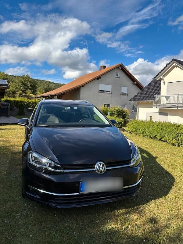 Schwarz Gebraucht 2017 VW Golf VII Highline Kombi | 13.560 € - Bild 1/4