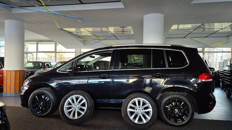 Gebraucht VW Touran Highline 150 PS (110 kW) 2019 Deep black Van / Kleinbus