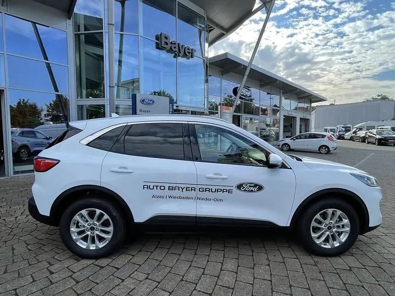 Gebraucht Ford Kuga Titanium 150 PS (110 kW) 2023 Frozen white SUV