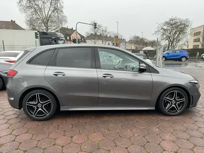 Gebraucht Mercedes B200 AMG line 150 PS (110 kW) 2019 Grau Kleinwagen