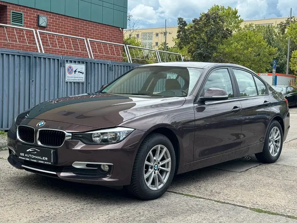 Gebraucht BMW 316 136 PS (100 kW) 2014 Rot Limousine