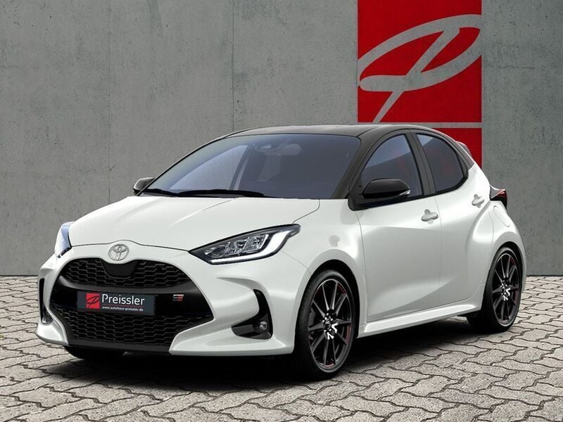 Dynamic grey silber metallic, Neu 2024 Toyota Yaris Hybrid Sport Limousine | 29.677 € (Superpreis) - Bild 1/1