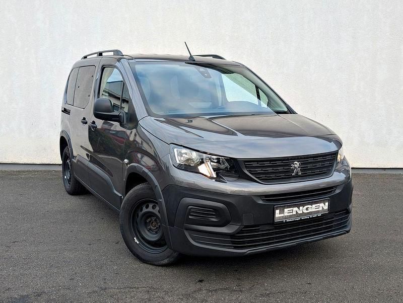 Grau Gebraucht 2022 Peugeot Rifter Active Van / Kleinbus | 14.970 € (Fairer Preis) - Bild 1/4