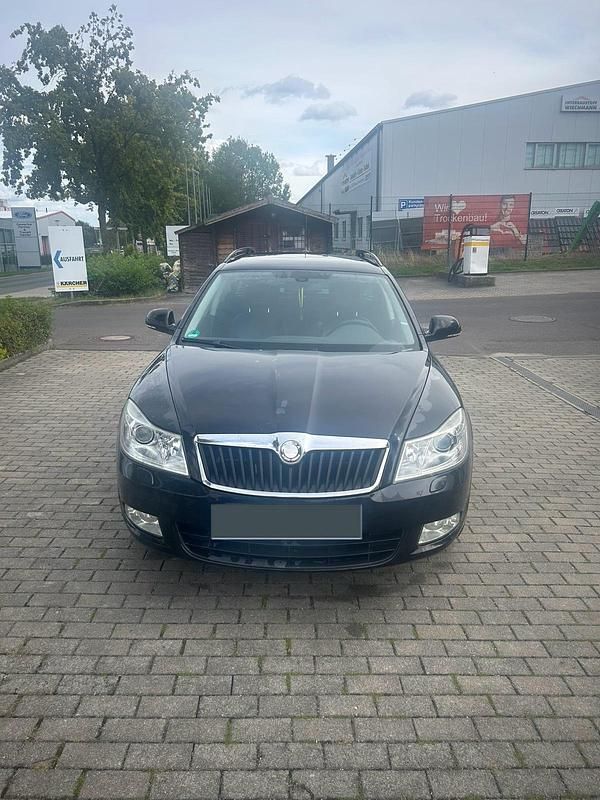 Schwarz Gebraucht 2010 Skoda Octavia Kombi | 3.000 € (Superpreis) - Bild 1/4