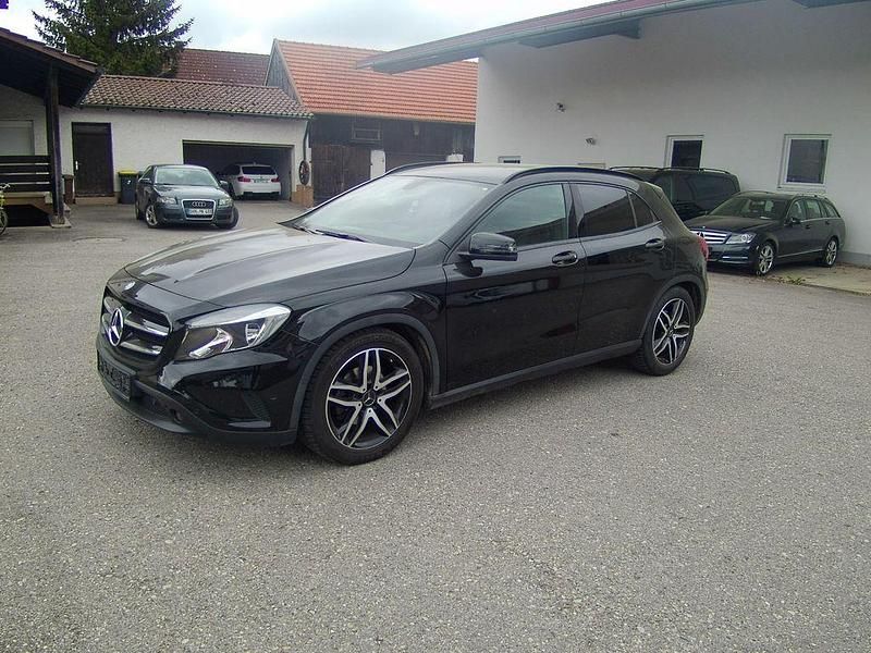 Gebraucht Mercedes GLA200 156 PS (114 kW) 2014 Schwarz SUV