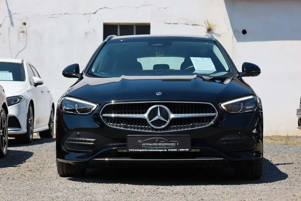 Gebraucht Mercedes C200 Avantgarde 163 PS (119 kW) 2025 Schwarz Limousine