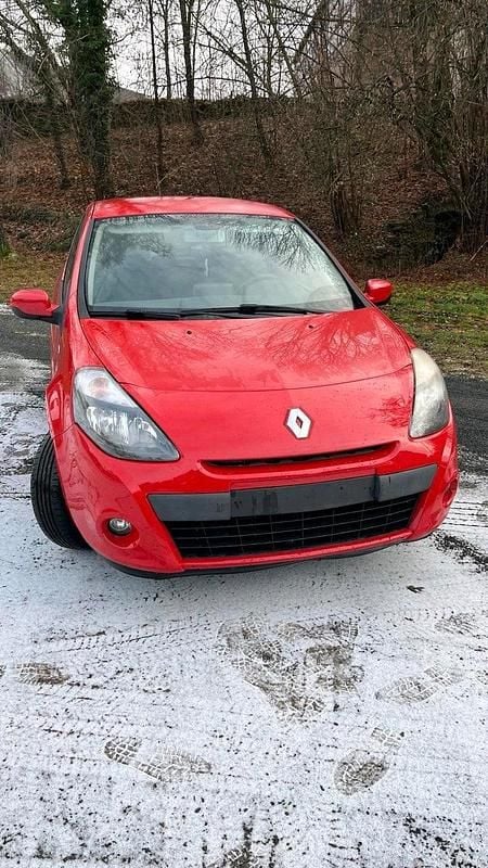 Gebraucht Renault Clio GrandTour 101 PS (74 kW) 2012 Rot Kombi