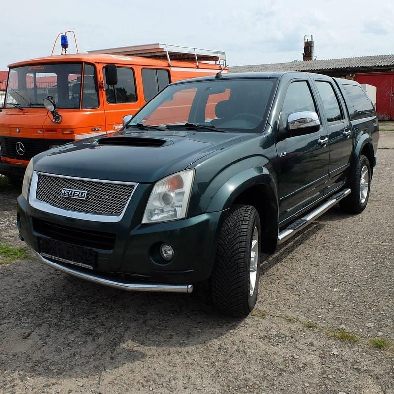 Grün Gebraucht 2010 Isuzu D-Max Abholung | 8.950 € (Teuer) - Bild 1/4