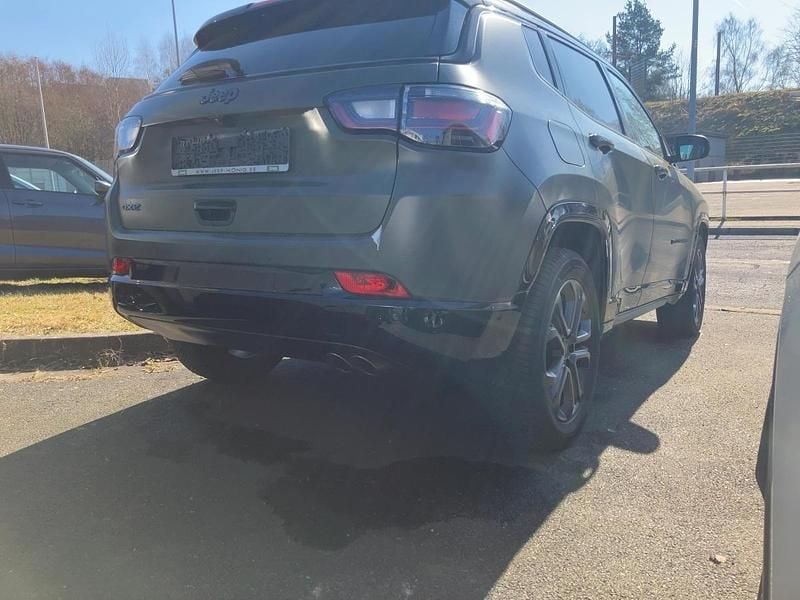 Käytetty Jeep Compass 180 HP (132 kW) 2022 Musta Katumaasturi