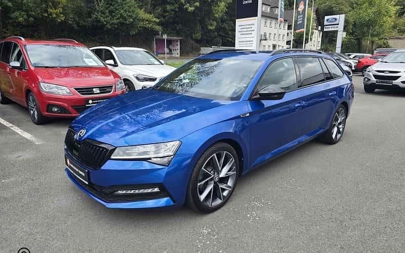 Blau Gebraucht 2024 Skoda Superb SportLine Kombi | 36.880 € (Fairer Preis) - Bild 1/4