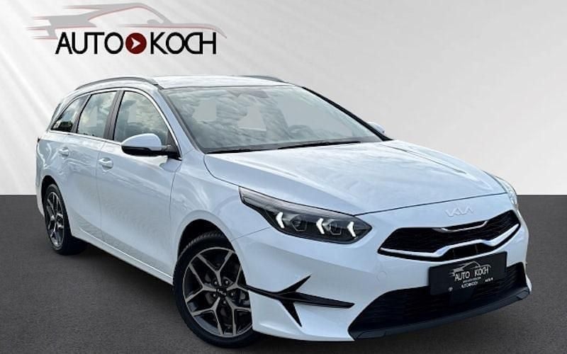 Weiß Gebraucht 2024 Kia Ceed Sportswagon Spirit Kombi | 23.990 € (Guter Preis) - Bild 1/4