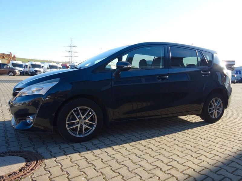 Gebraucht Toyota Verso 111 PS (81 kW) 2016 Blau Van / Kleinbus
