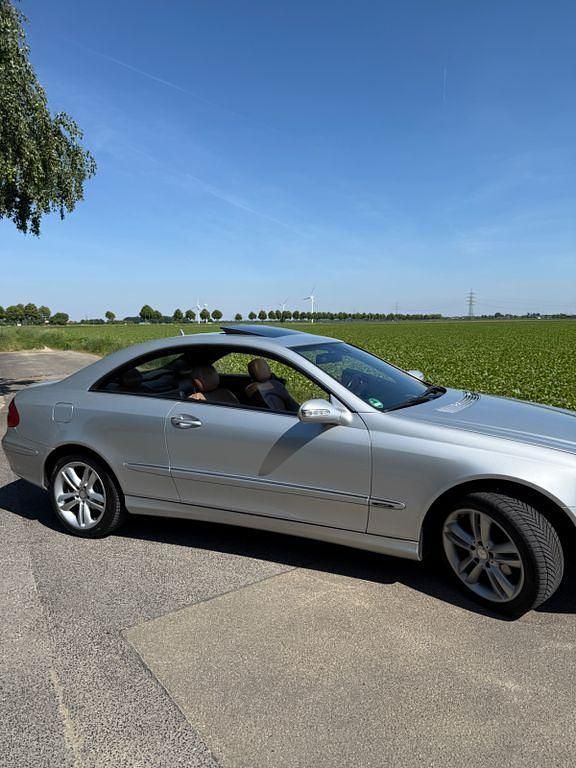 Gebraucht Mercedes CLK220 Avantgarde 150 PS (110 kW) 2007 Silber Coupé