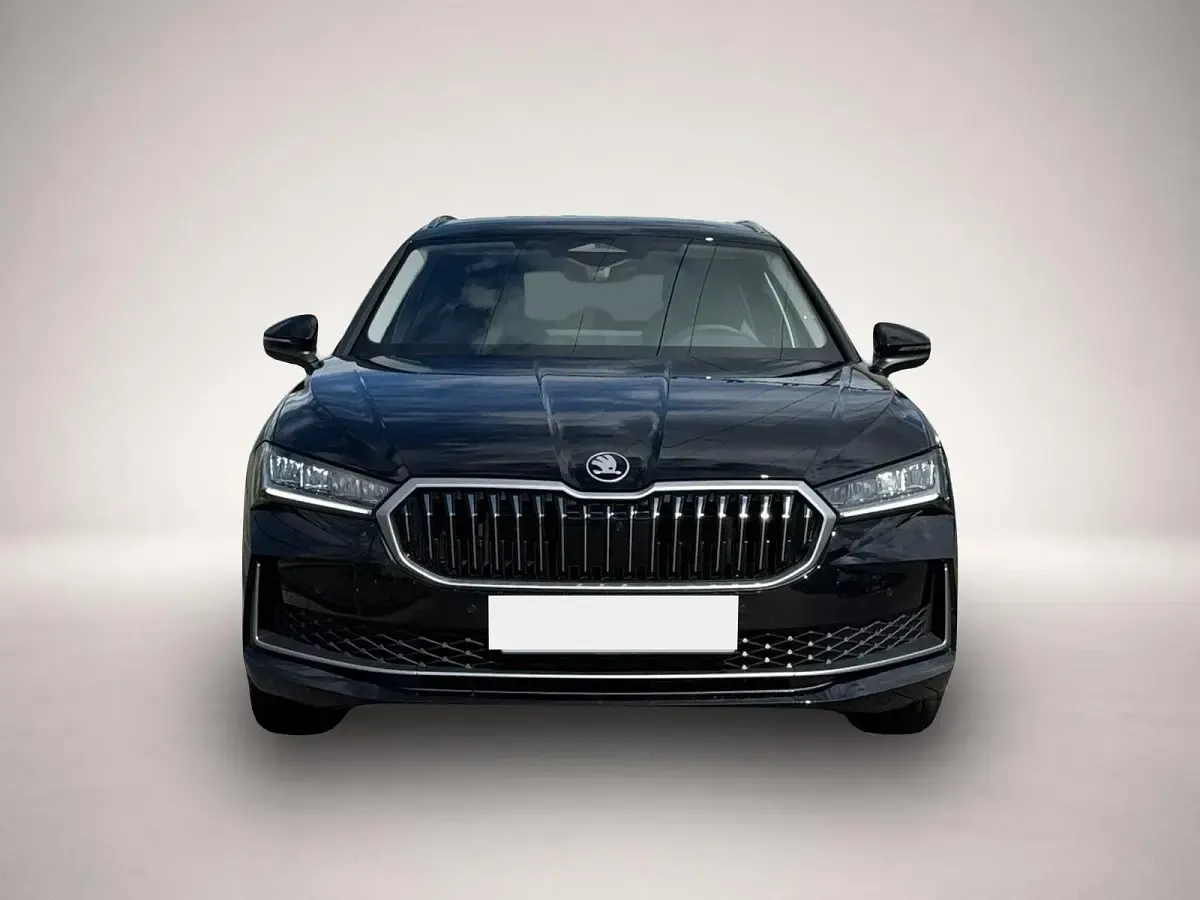 Gebraucht Skoda Superb 150 PS (110 kW) 2026 Manufacturer Kombi