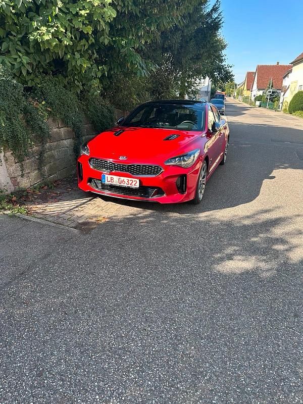 Rot Gebraucht 2018 Kia Stinger Kleinwagen | 27.000 € (Etwas zu teuer) - Bild 1/4