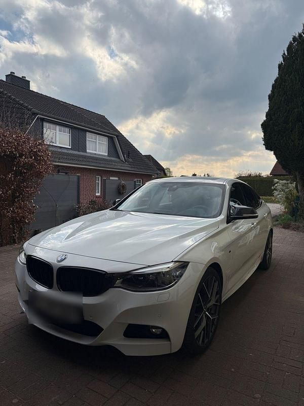 Weiß Gebraucht 2017 BMW 330 Gran Turismo M Sport Limousine | 16.600 € (Fairer Preis) - Bild 1/4