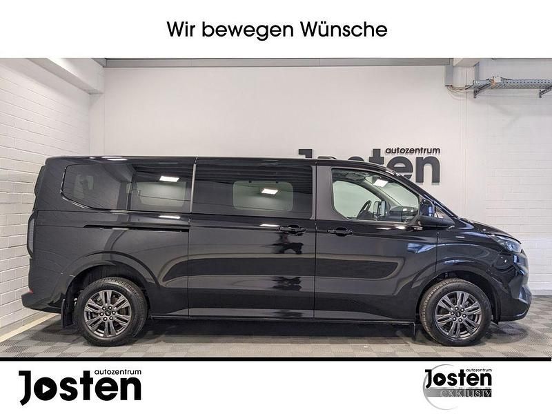 Gebraucht Ford Tourneo Titanium 136 PS (100 kW) 2025 Obsidianschwarz metallic Van / Kleinbus