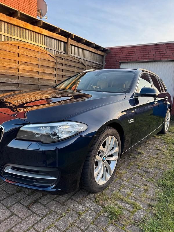 Blau Gebraucht 2017 BMW 520 Kombi | 11.900 € (Superpreis) - Bild 1/4