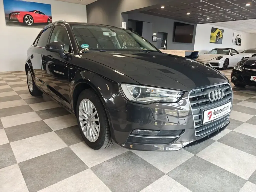 Gebraucht Audi A3 Ambiente 110 PS (80 kW) 2015 Braun Limousine
