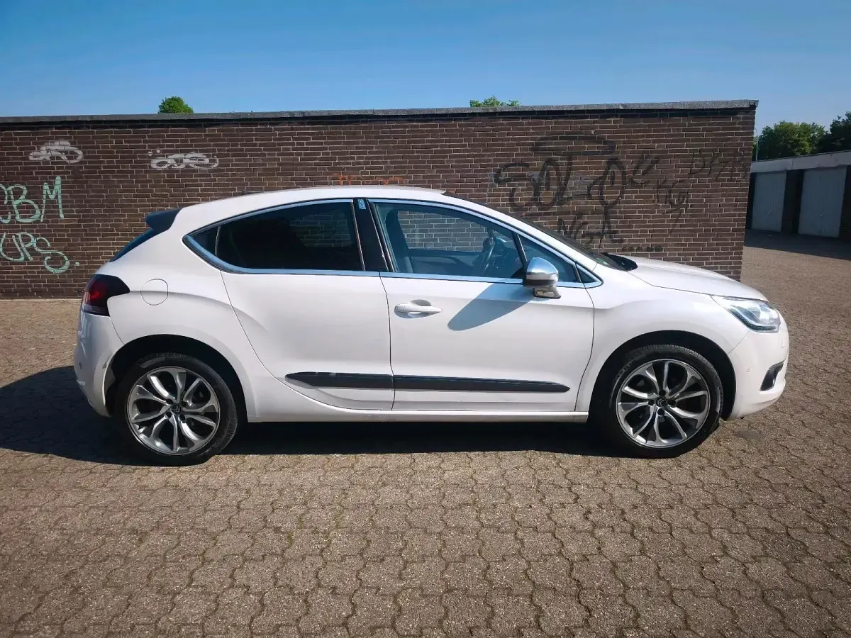 Gebraucht Citroën DS4 112 PS (82 kW) 2011 Weiß Kleinwagen