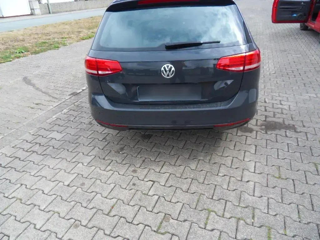 Gebraucht VW Passat 150 PS (110 kW) 2019 Grau Kombi