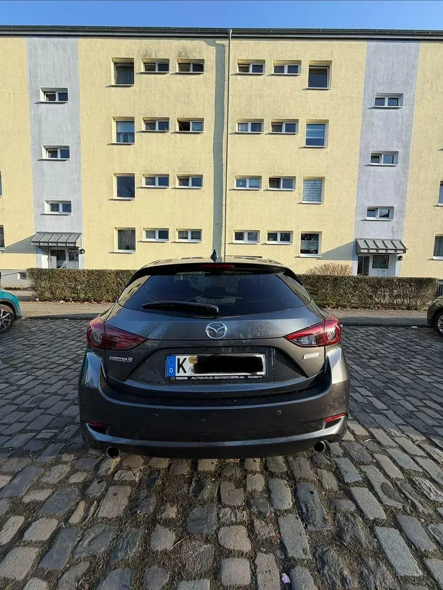 Używany Mazda 3 150 KM (110 kW) 2017 Szary Sedan/Limuzyna