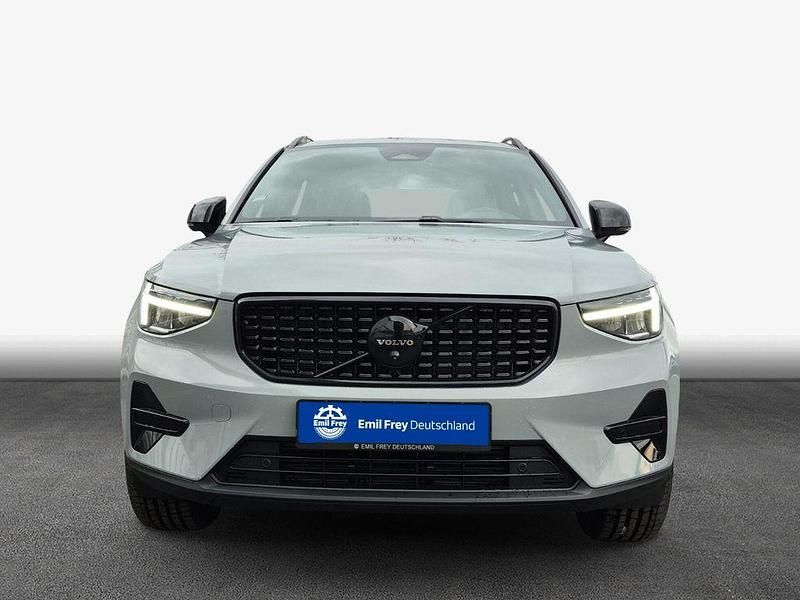 Neu Volvo XC40 Plus 197 PS (144 kW) 2026 Grau SUV