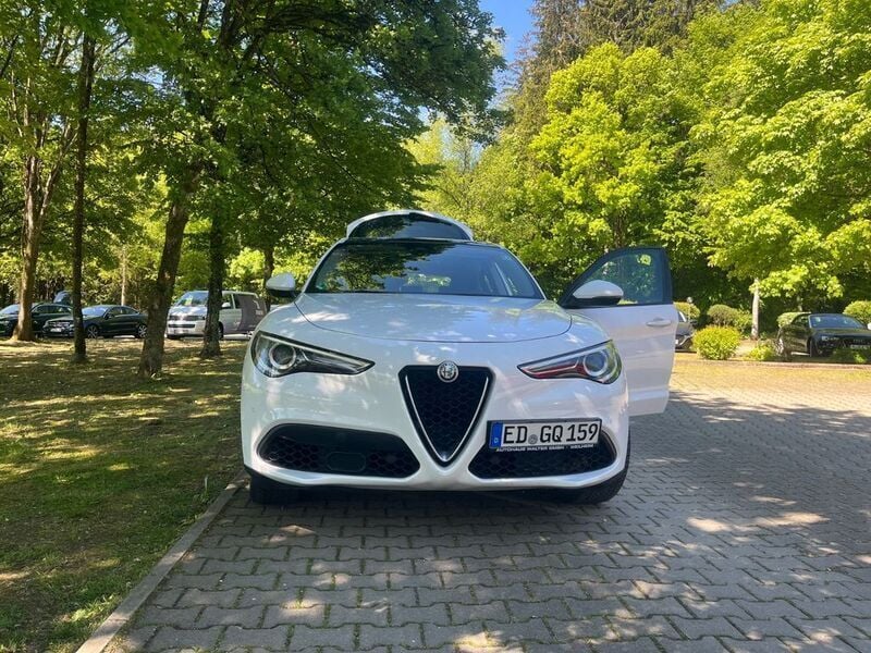 Weiß Gebraucht 2019 Alfa Romeo Stelvio Business SUV | 19.900 € (Teuer) - Bild 1/4