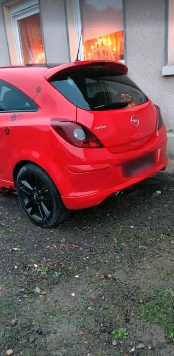 Używany Opel Corsa OPC 90 KM (66 kW) 2009 Czerwony Hatchback