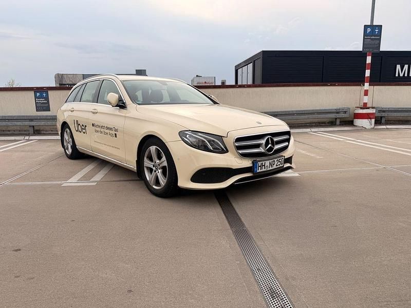 Second-hand Mercedes E200 150 CP (110 kW) 2017 Galben Break