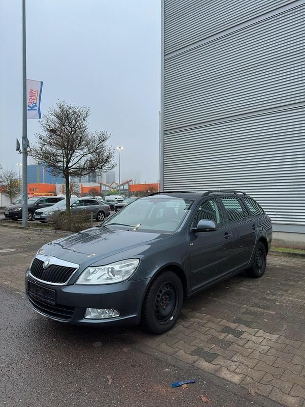 Grau Gebraucht 2009 Skoda Octavia Kombi | 4.650 € (Etwas zu teuer) - Bild 1/4