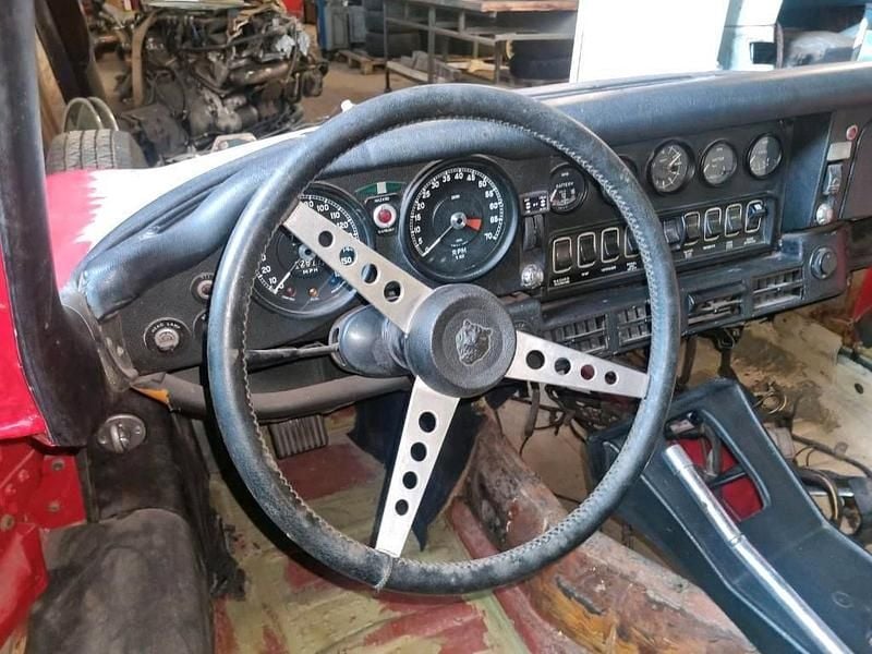Second-hand Jaguar E-Type 275 CP (202 kW) 1973 Roșu Coupe