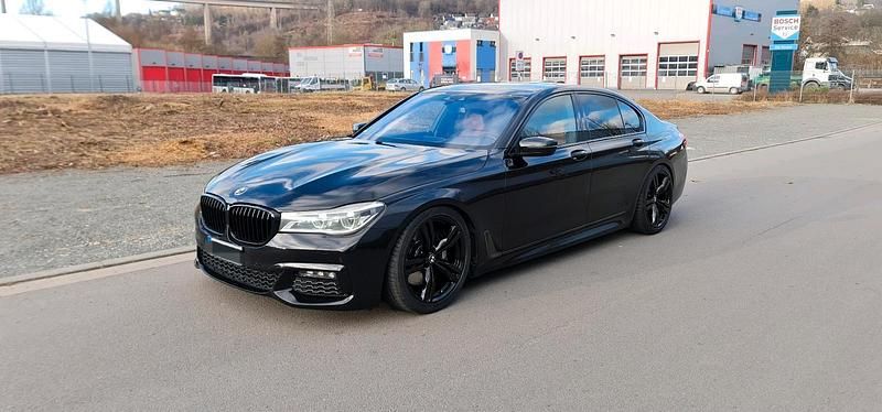 Gebraucht BMW 750 Shadowline 449 PS (330 kW) 2016 Schwarz Limousine