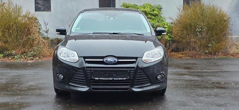 Gebraucht Ford Focus Trend 116 PS (85 kW) 2012 Schwarz Kombi