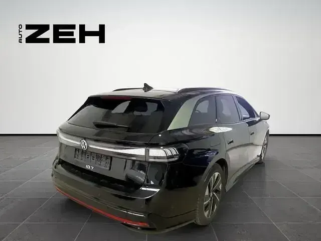 Gebraucht VW ID.7 Pro 210 kW (286 PS) 2024 Grenadillschwarz metallic Kombi