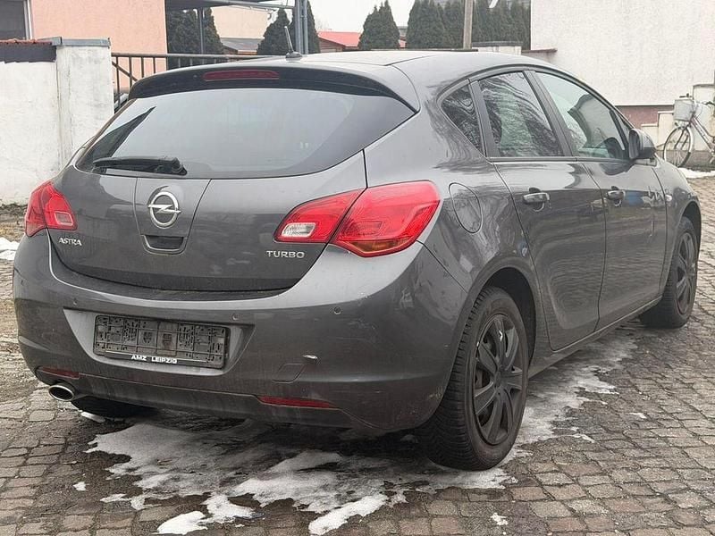 Gebraucht Opel Astra Design Edition 140 PS (102 kW) 2012 Limousine