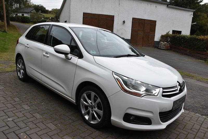 Weiß Gebraucht 2014 Citroën C4 Tendance Limousine | 6.600 € (Fairer Preis) - Bild 1/4