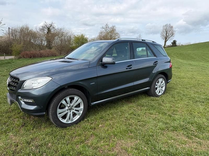 Gebraucht Mercedes ML250 204 PS (150 kW) 2012 Grau SUV
