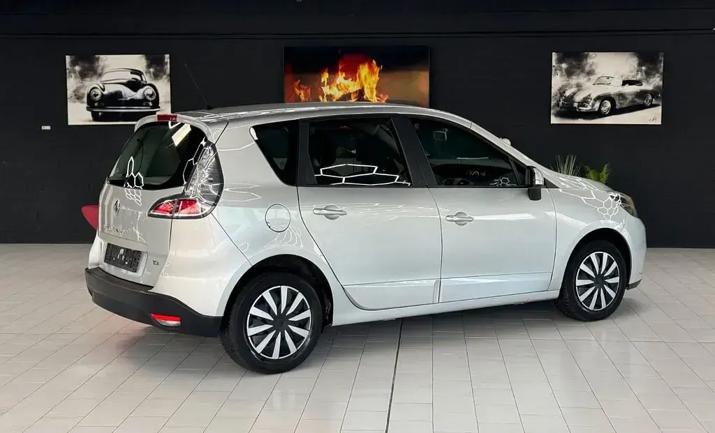 Gebraucht Renault Scénic Initiale Paris 116 PS (85 kW) 2014 Silber Van / Kleinbus