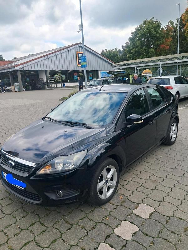 Schwarz Gebraucht 2010 Ford Focus Limousine | 2.000 € (Guter Preis) - Bild 1/4