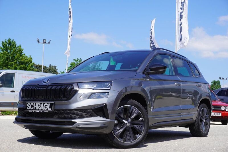 Graphite grau metallic Gebraucht 2023 Skoda Karoq SportLine SUV | 35.889 € (Teuer) - Bild 1/4
