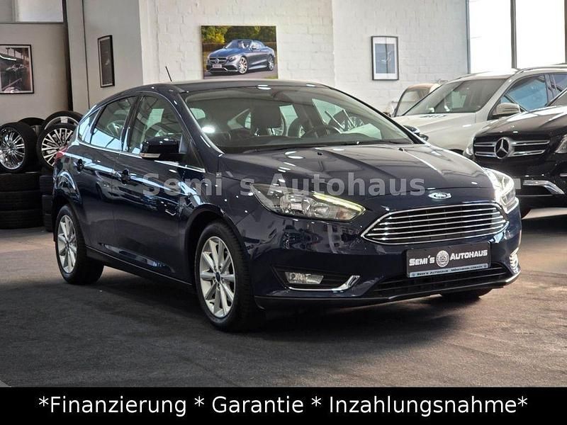 Usata Ford Focus Titanium 101 CV (74 kW) 2017 Blu Berlina